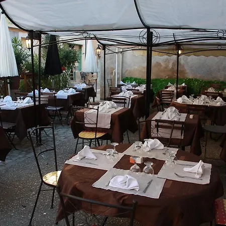 Hotel Restaurant Les Jeunes Chefs Saillans (Drome)
