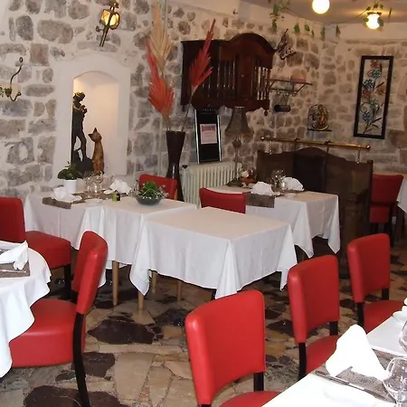 Hotel Restaurant Les Jeunes Chefs Saillans (Drome)